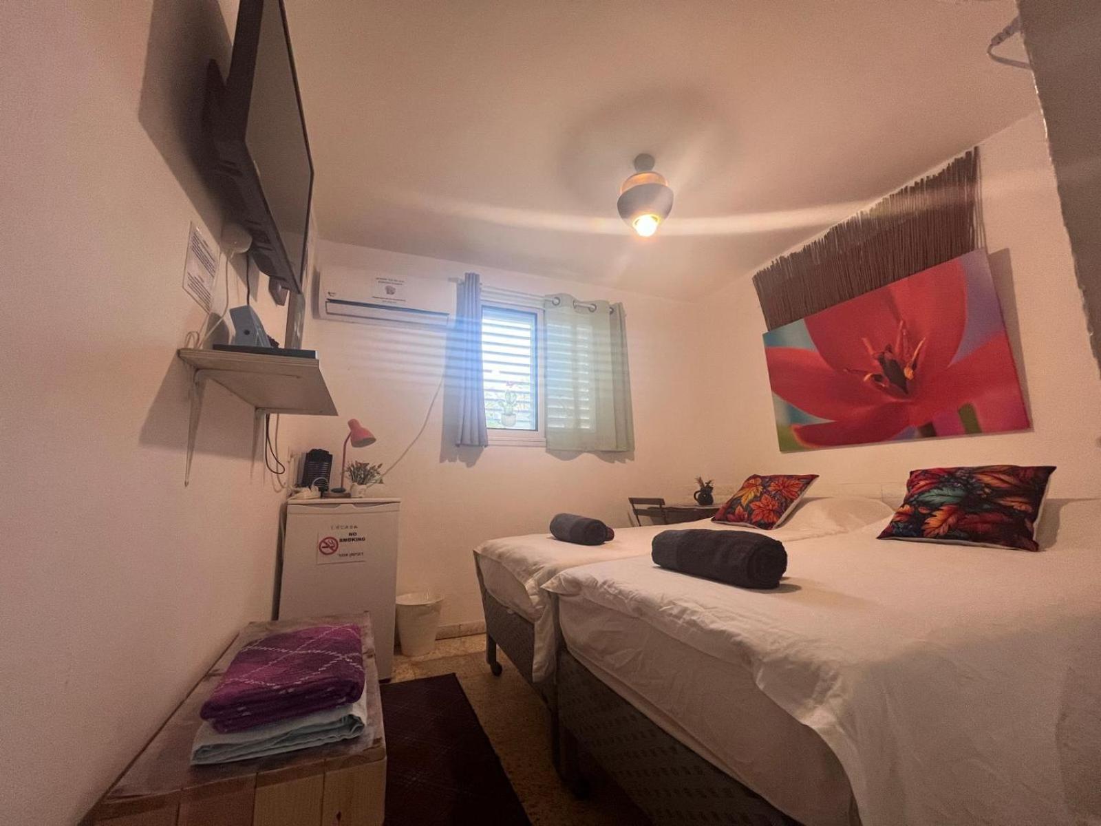 The Lowest Place On Earth B&B Neot HaKikar Exteriör bild